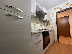 Apartment, Smoking