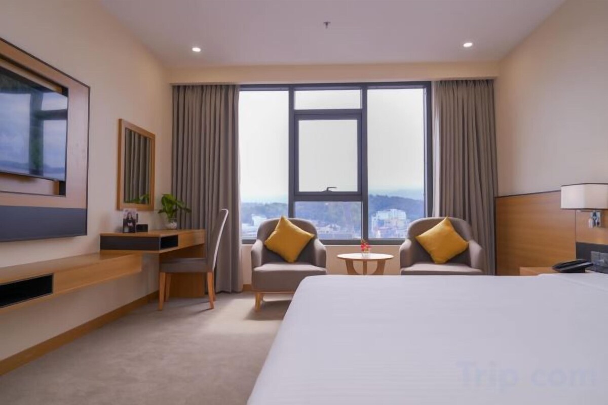Blackout curtains, soundproofing, free WiFi, bed sheets
