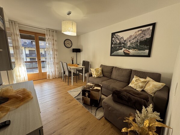 Căn hộ, hút thuốc | 2 phòng ngủ 