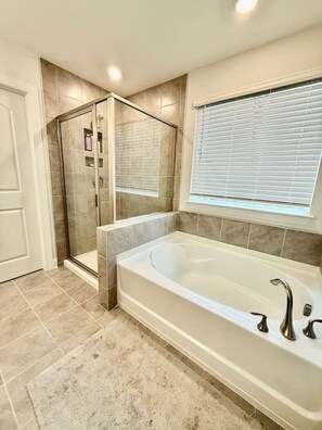 Secador de pelo y toallas