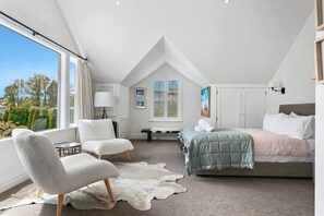 4 bedrooms, desk, iron/ironing board, free WiFi