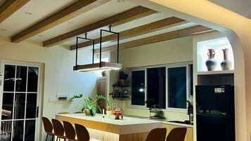 Luxury-Villa, 3 Schlafzimmer, eigenes Bad, eingeschränkter Meerblick | Eigene Küche