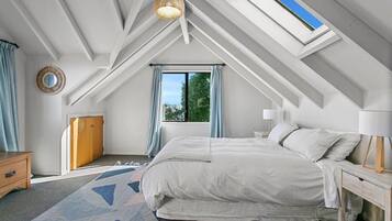 4 bedrooms, desk, iron/ironing board, free WiFi