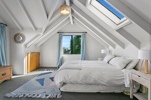 4 bedrooms, desk, iron/ironing board, free WiFi