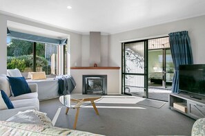 4 bedrooms, desk, iron/ironing board, free WiFi