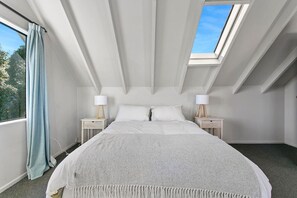 4 bedrooms, desk, iron/ironing board, free WiFi