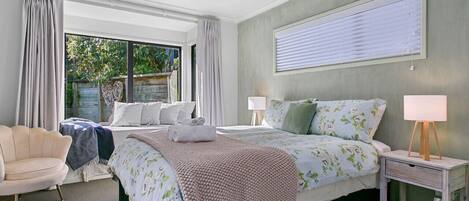 4 bedrooms, desk, iron/ironing board, free WiFi