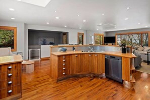 Interior - Bella Lago | Designer Family Retreat Steps from Lake Taupō (Taupō)