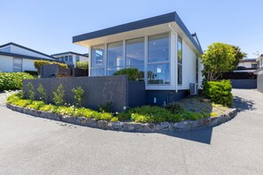 Exterior - Lake View Magic | 2BR Gem w/ Thermal Pool & Deck Overlooking the Lake (Taupō)