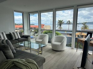 Smart TV - Lake View Magic | 2BR Gem w/ Thermal Pool & Deck Overlooking the Lake (Taupō)