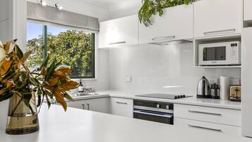 Fridge, microwave, oven, stovetop