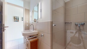 Unclassified image, 2 of 14, button