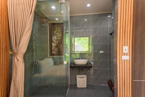 豪華雙人房, 陽台, 河景 | 浴室 | 淋浴設備、淋浴花灑、免費盥洗用品、吹風機