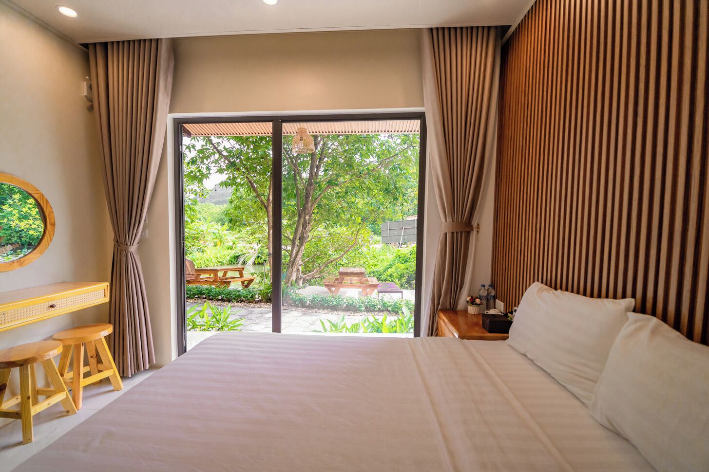 Deluxe Double Room, Balcony, River View | Soundproofing, free WiFi, bed sheets
