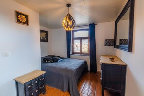 4 Schlafzimmer, Bügeleisen/Bügelbrett