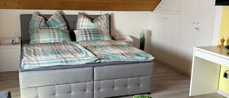 1 bedroom, free WiFi, bed sheets