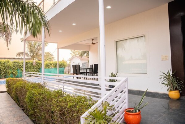 Outdoor dining - Luxurious 4BHK Farmhouse Retreat with Private Pool (Noida)