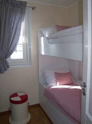 Casa móvil | 2 dormitorios, mobiliario individual, ropa de cama