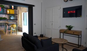 Shared Dormitory, Mixed Dorm | Living area - Ostello Vucciria (Palermo)