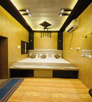 Luxury Room | Free WiFi - Namo Guest House (Varanasi)