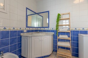Ducha, secador de pelo, toallas