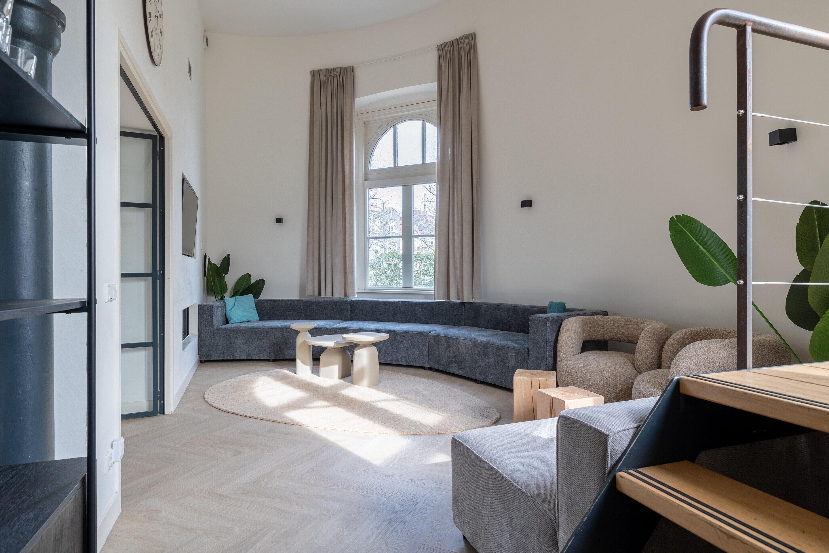 Comfort huis, 6 slaapkamers | Woonkamer | Een open haard