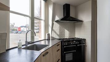 Comfort-talo, 5 makuuhuonetta | Yksityinen keittiö | Jääkaappi, mikroaaltouuni, uuni, astianpesukone