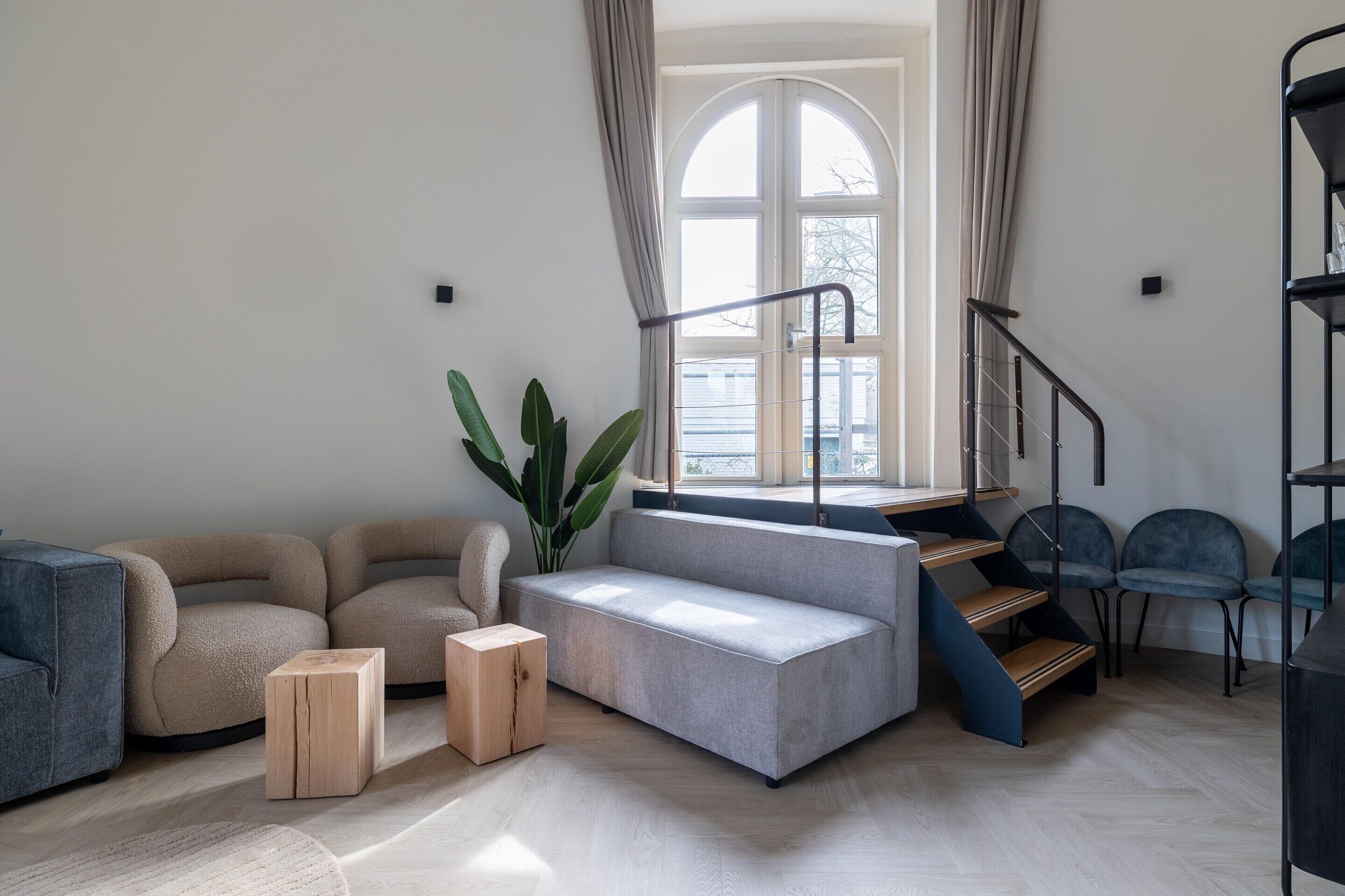 Maison Confort, 6 chambres | Salle de séjour | Cheminée