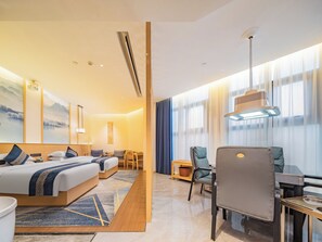 Club Twin Room, Mountain View | 1 bedroom, laptop workspace, free WiFi