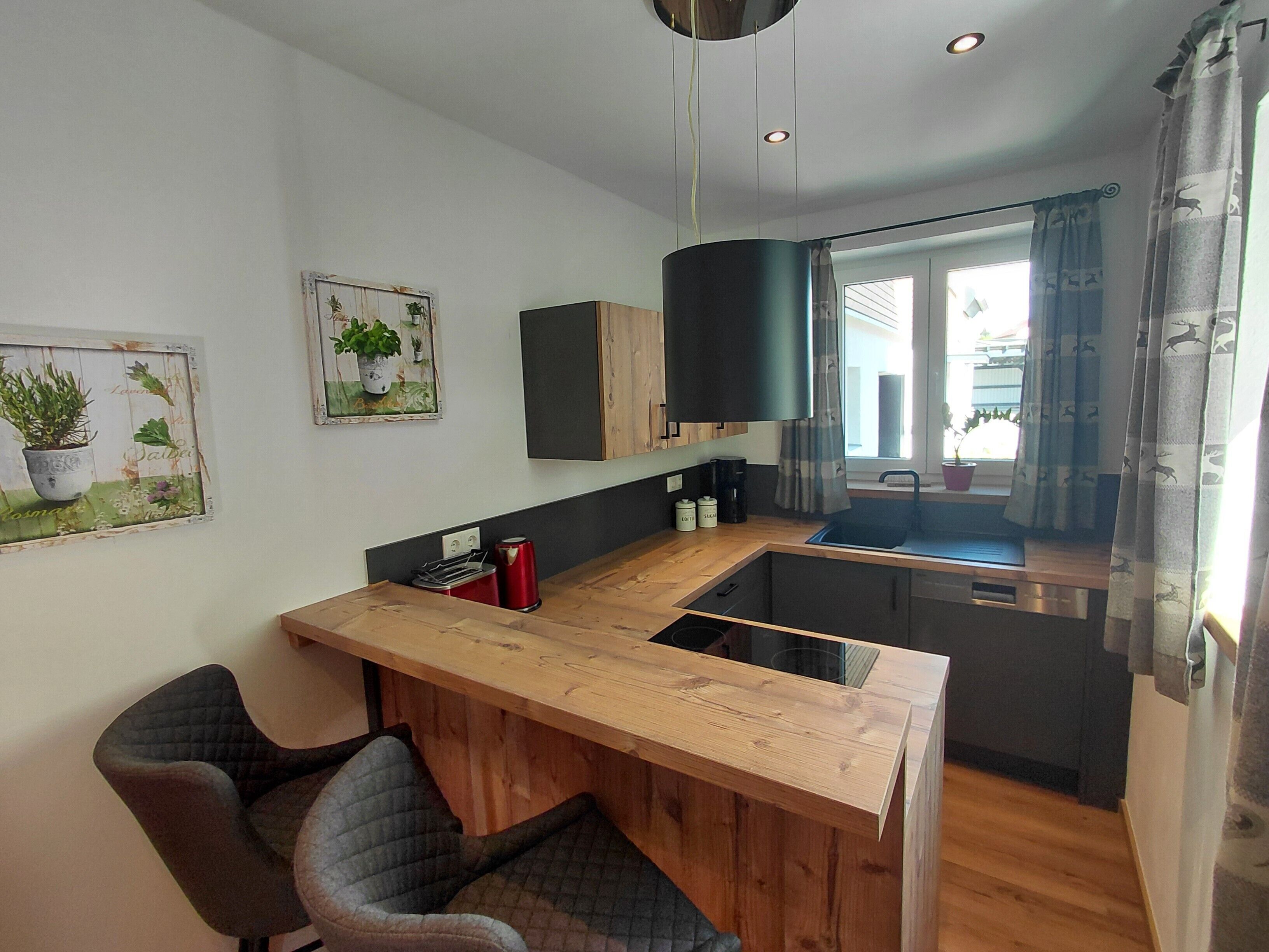 冷蔵庫、オーブン、コンロ、食器洗い機