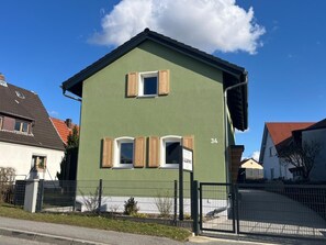 Exterior - Chalet 'Pauline' with Shared Terrace, Shared Garden and Wi-Fi (Breitengüßbach)
