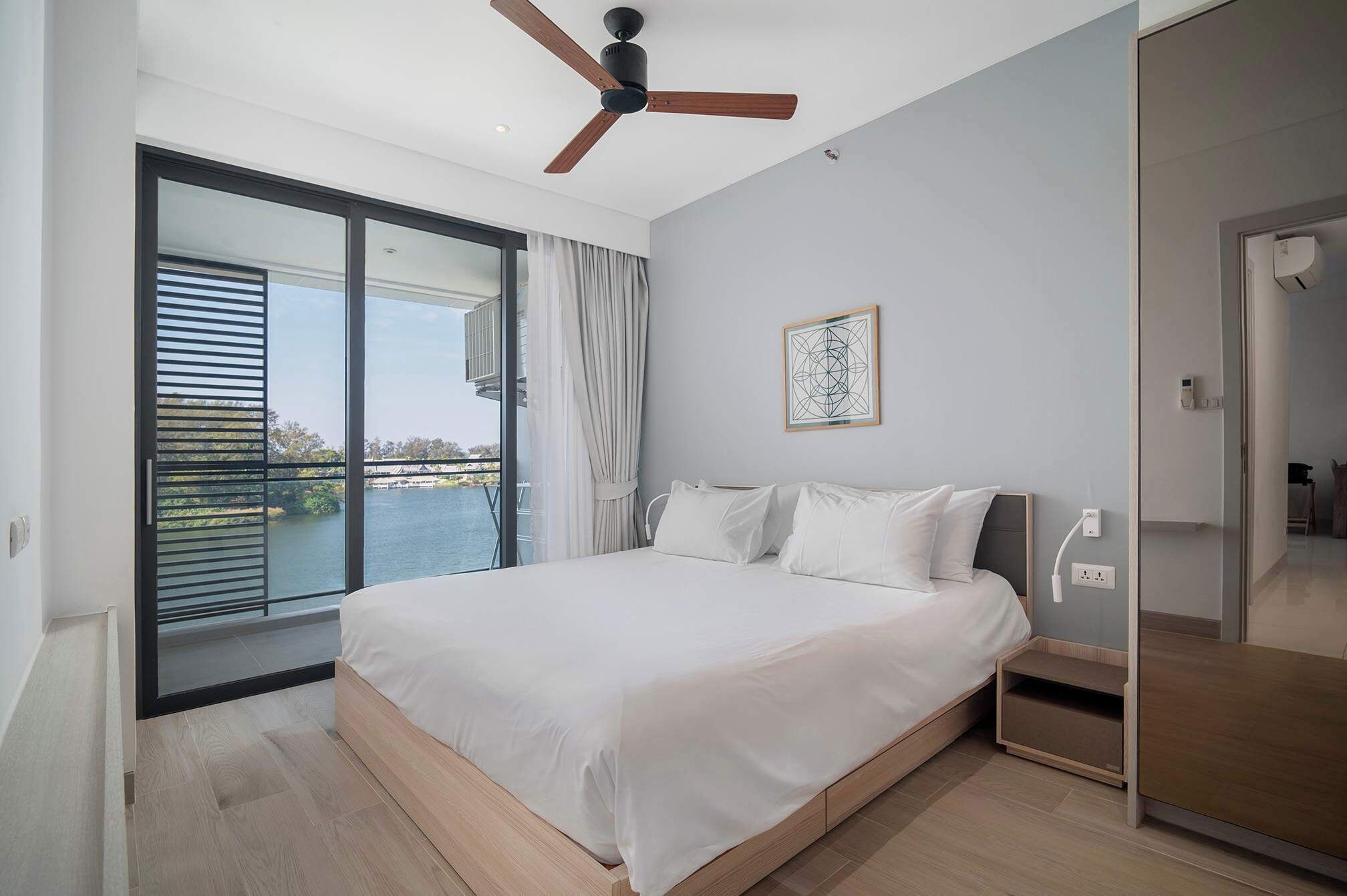 2 bedrooms, in-room safe, desk, iron/ironing board