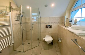 Suihku, hiustenkuivaaja, pyyhkeet