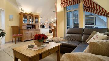 Fernseher, Kamin, DVD-Player, Stereoanlage