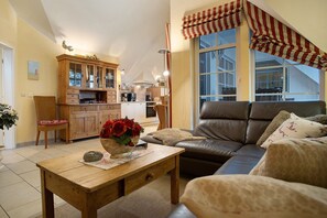 Fernseher, Kamin, DVD-Player, Stereoanlage