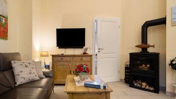 Fernseher, Kamin, DVD-Player, Stereoanlage