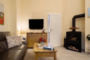 Fernseher, Kamin, DVD-Player, Stereoanlage