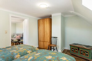 1 bedroom, free WiFi, bed sheets - Holiday Apartment in the Former Manor 'Sormitzblick' with Garden and Wi-Fi (Wurzbach)