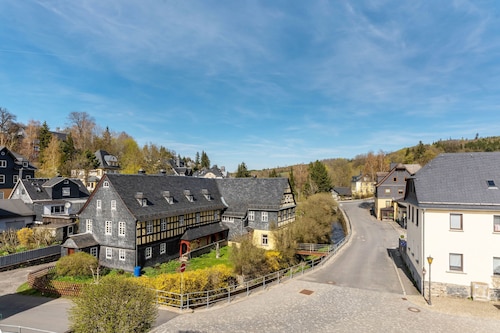 Ferienwohnung im ehemaligen Rittergut 'Bergblick' mit Garten und Wi-Fi