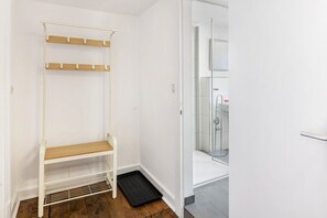 Dusch, hårtork och handdukar