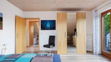 3 bedrooms, free WiFi, bed sheets