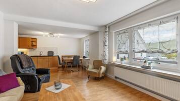 Fernseher, Stereoanlage