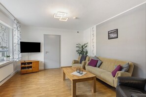 TV, stereo - Apartment 'Christel' with Private Terrace and Wi-Fi (Schmallenberg)