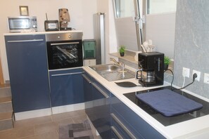 Fridge, microwave, oven, stovetop - Apartment 'Doilfinger' with Wi-Fi (Neckartailfingen)