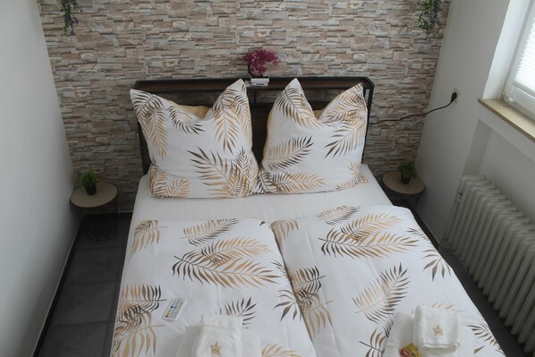 2 bedrooms, iron/ironing board, free WiFi, bed sheets