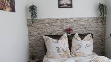 2 bedrooms, iron/ironing board, free WiFi, bed sheets