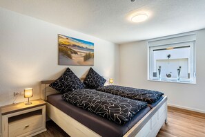 1 bedroom, free WiFi, bed sheets - Cozy holiday apartment in Sauerland with a view of Nordhelle, terrace and Wi-Fi (Herscheid)