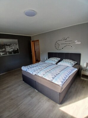 3 bedrooms, free WiFi, bed sheets