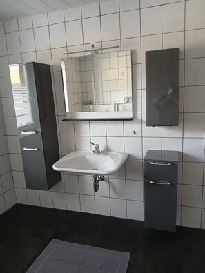 Douche, serviettes fournies