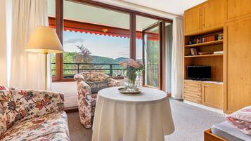 Télévision, table de tennis de table